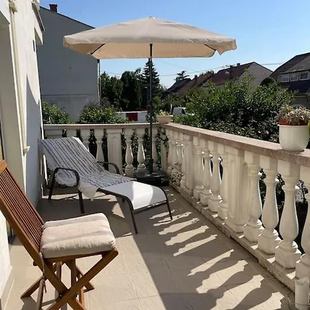 Lovely Flat With Large Terrace Appartamento *