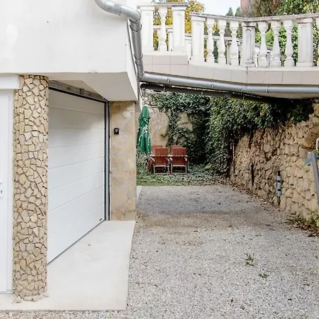 דירה Lovely Flat With Large Terrace